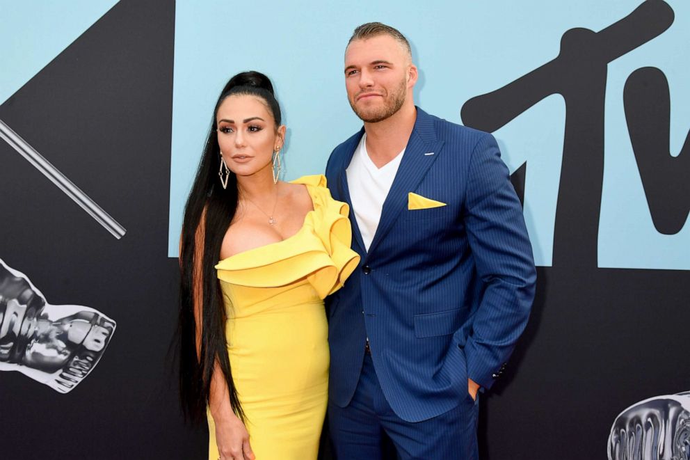 PHOTO: Jennifer Farley and Zack Clayton Carpinello attend the 2019 MTV Video Music Awards at Prudential Center on Aug. 26, 2019, in Newark, N.J.