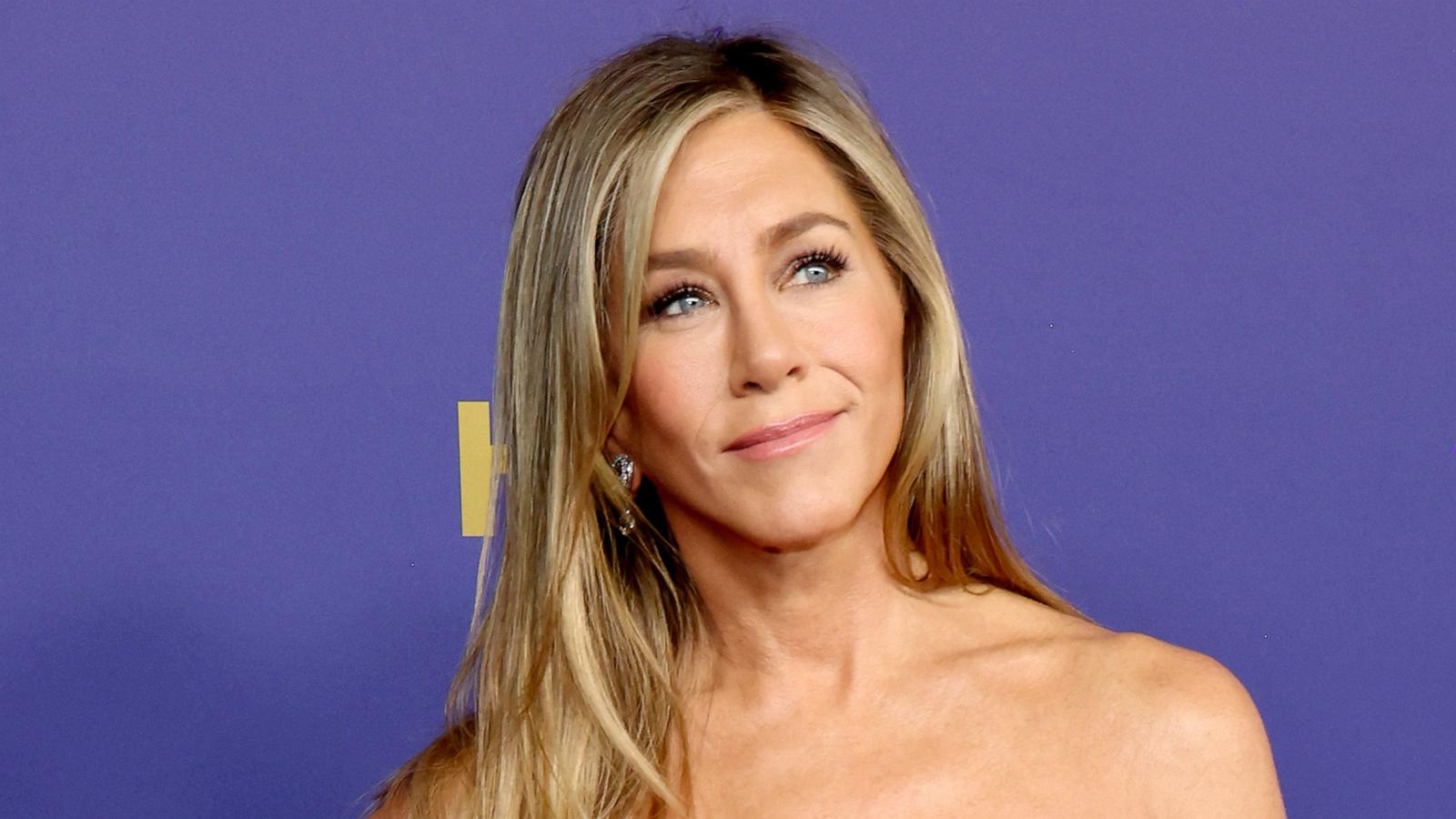 jennifer aniston Man crashes vehicle through gates of Jennifer Aniston's LA home: Police  sources - ABC News