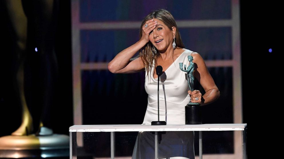 VIDEO: Jennifer Aniston went to great lengths to keep her gown wrinkle-free