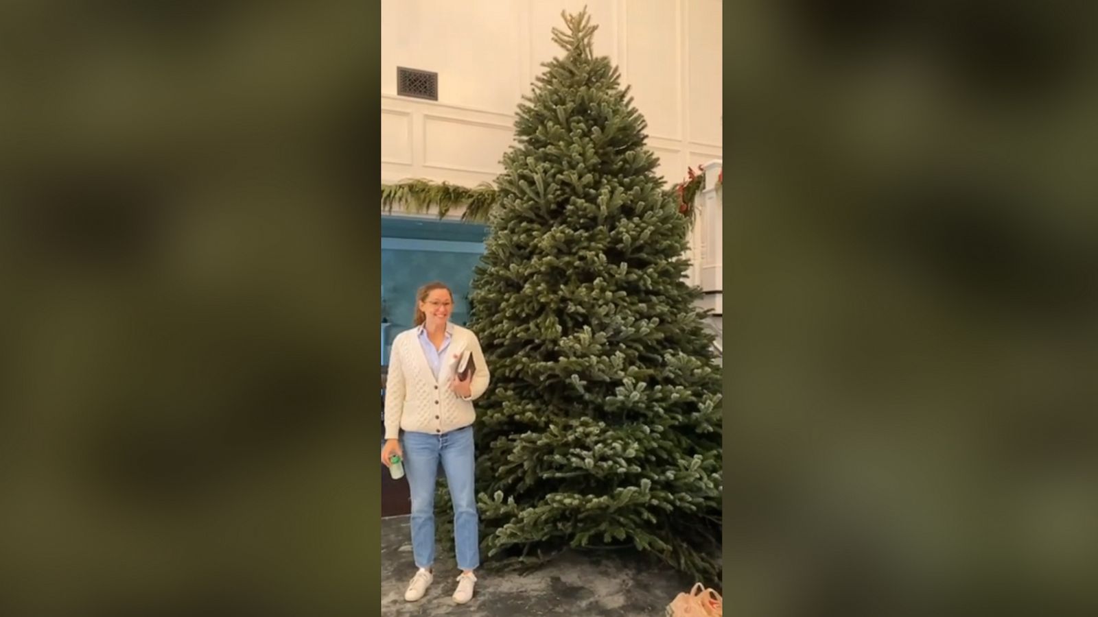 PHOTO: Jennifer Garner poses in front of a tree in a photo she shared to her Instagram account.