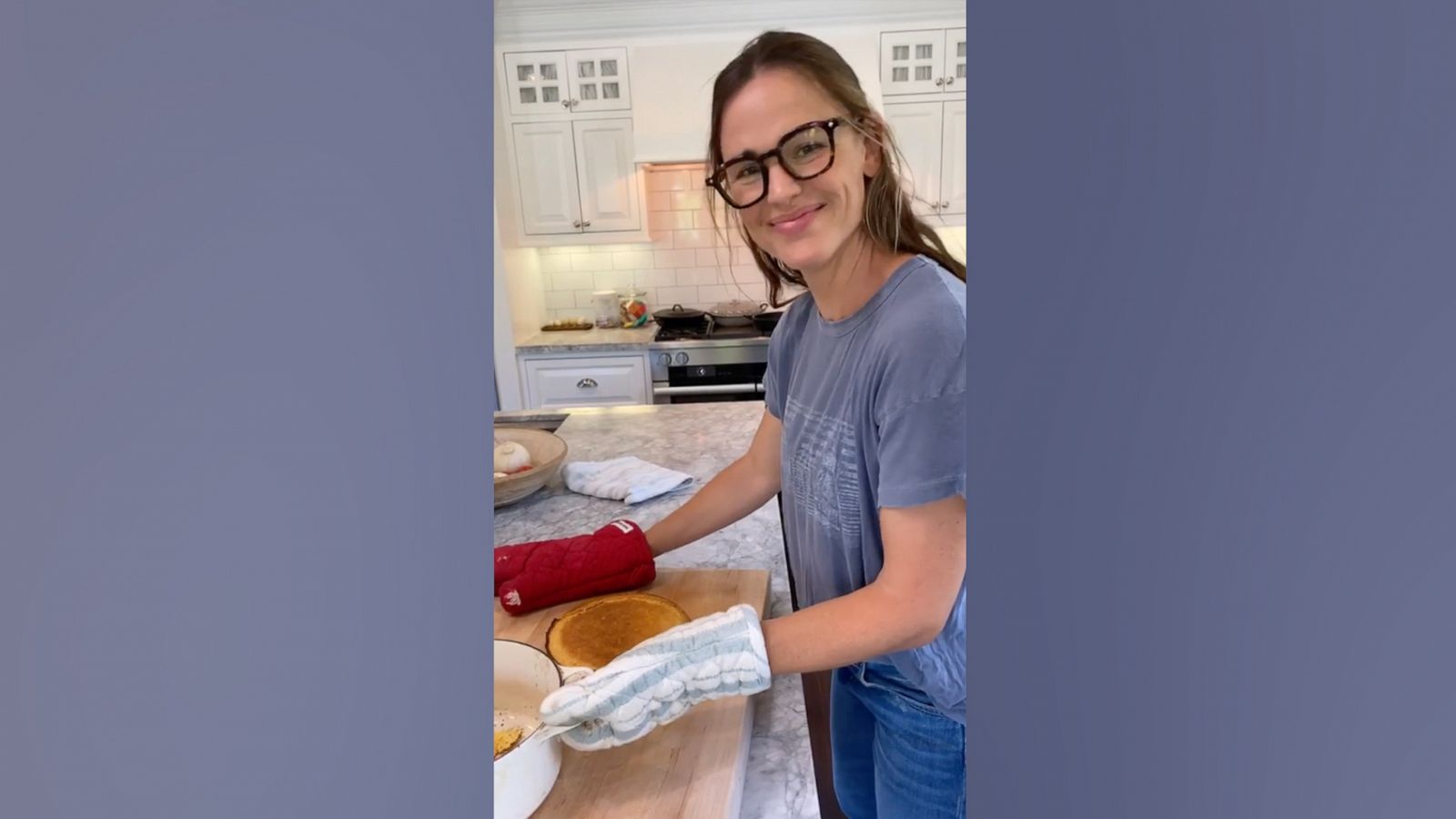 PHOTO: In this screen grab from a video that was posted to her Instagram account, Jennifer Garner is shown with freshly baked cornbread.