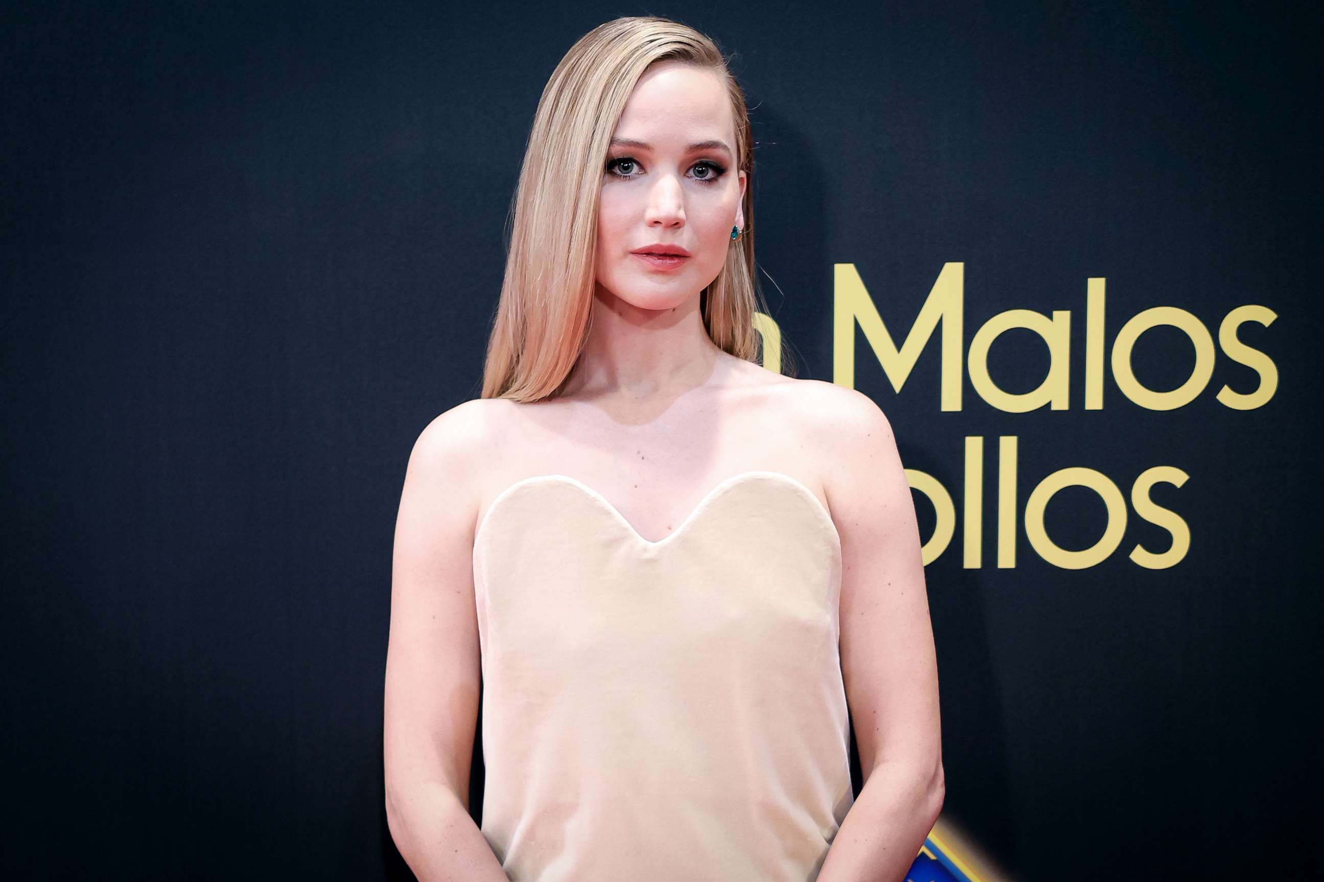 PHOTO: Jennifer Lawrence attends the premiere of "Sin Malos Rollos" at AlcalÃ¡ 516 on June 14, 2023 in Madrid.