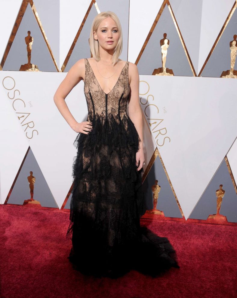 PHOTO: Jennifer Lawrence arrives at the 88th annual Academy Awards, Feb. 28, 2016.