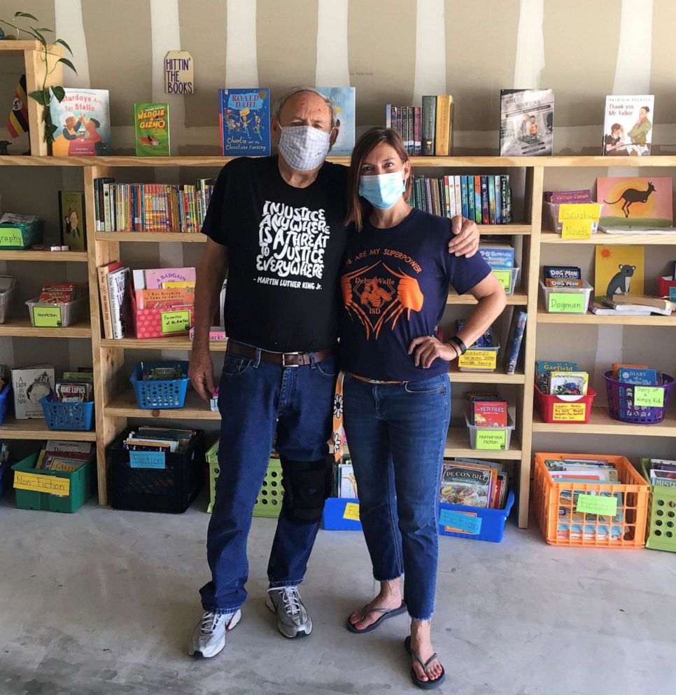 PHOTO: Jennifer Martin, an elementary school teacher in Texas, created a public library in the garage of her home.