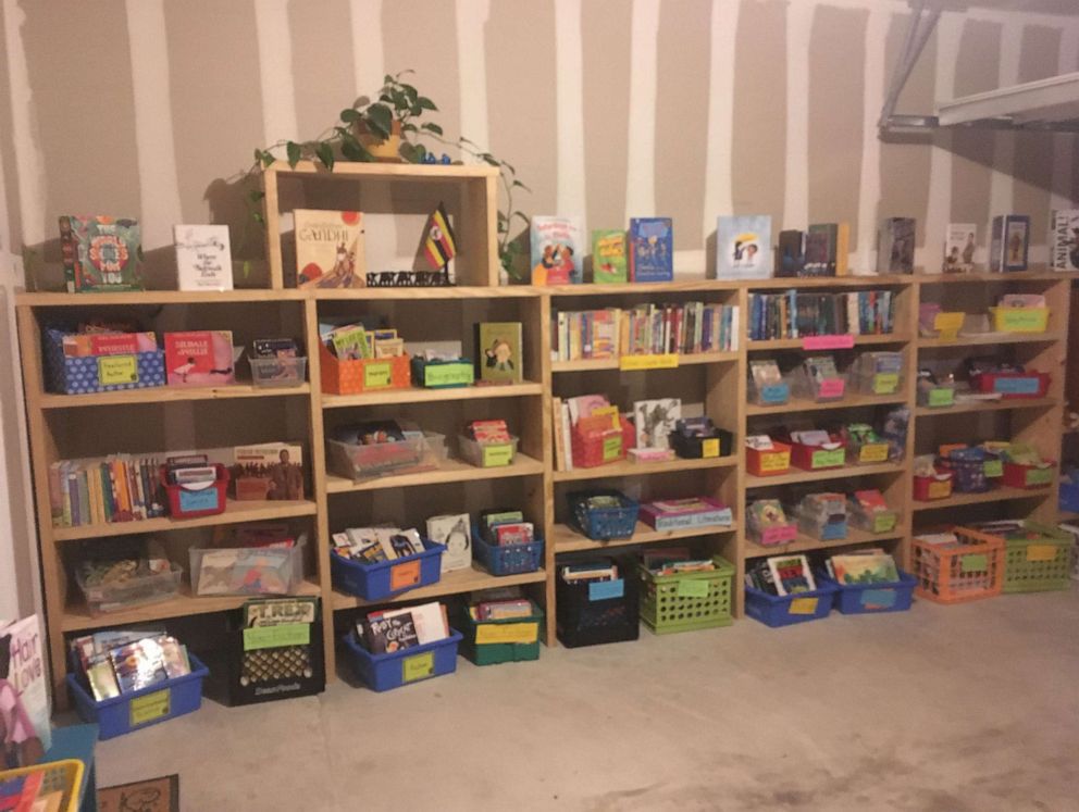 PHOTO: Jennifer Martin, an elementary school teacher in Texas, created a public library in the garage of her home.