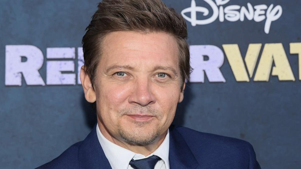 VIDEO: Jeremy Renner attends ‘Rennervations’ premiere 3 months after snowplow accident