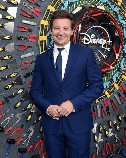 Jeremy Renner supported by daughter, family at 1st red carpet since  accident - ABC News