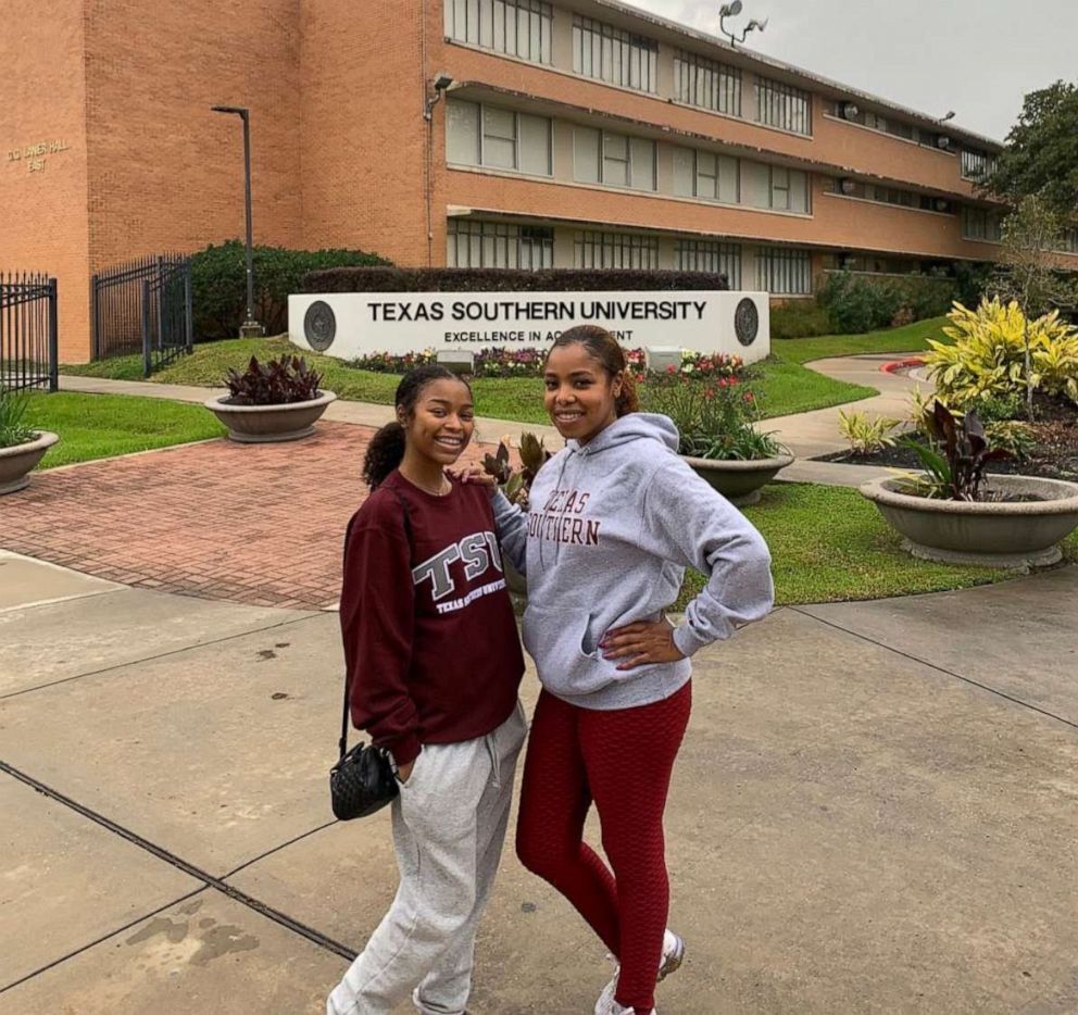 PHOTO: Jerica Phillips poses with her daughter Jaidah during a campus visit to Texas Southern University.