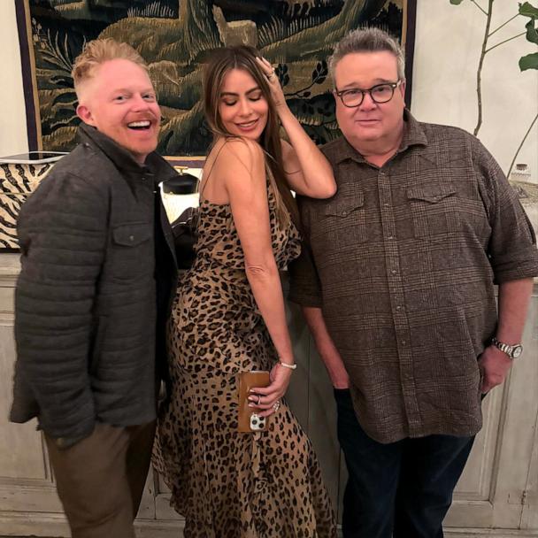 Sofia Vergara Takes a Selfie With Her 'Modern Family' Co-Stars!: Photo  3735623, Ed O'Neill, Jesse Tyler Ferguson, Modern Family, Sofia Vergara,  Television Photos