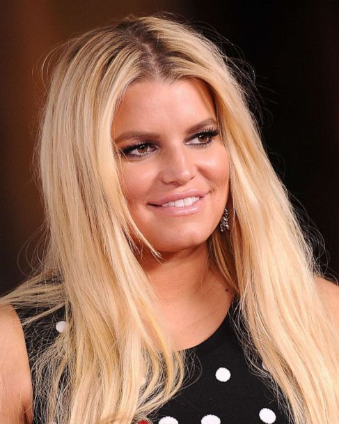 Jessica Simpson and her mother twin with bright-red lips - Good Morning  America