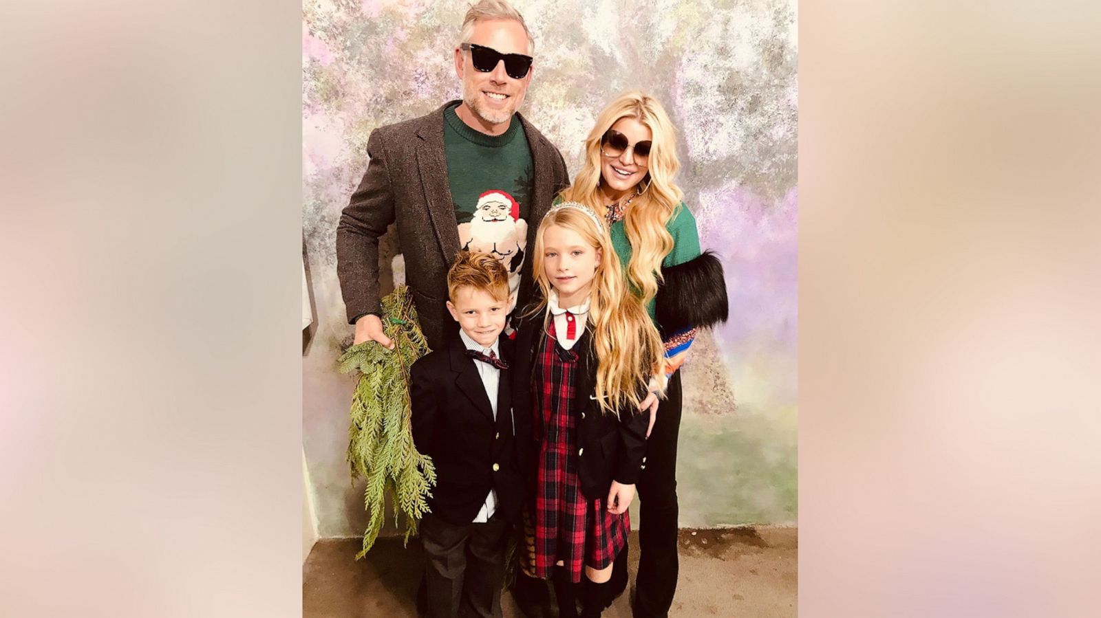 Jessica Simpson shares adorable photo of lookalike daughters