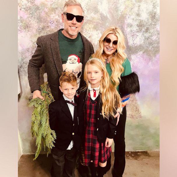 Jessica Simpson gives fans an inside look at her floral-themed baby shower  - Good Morning America