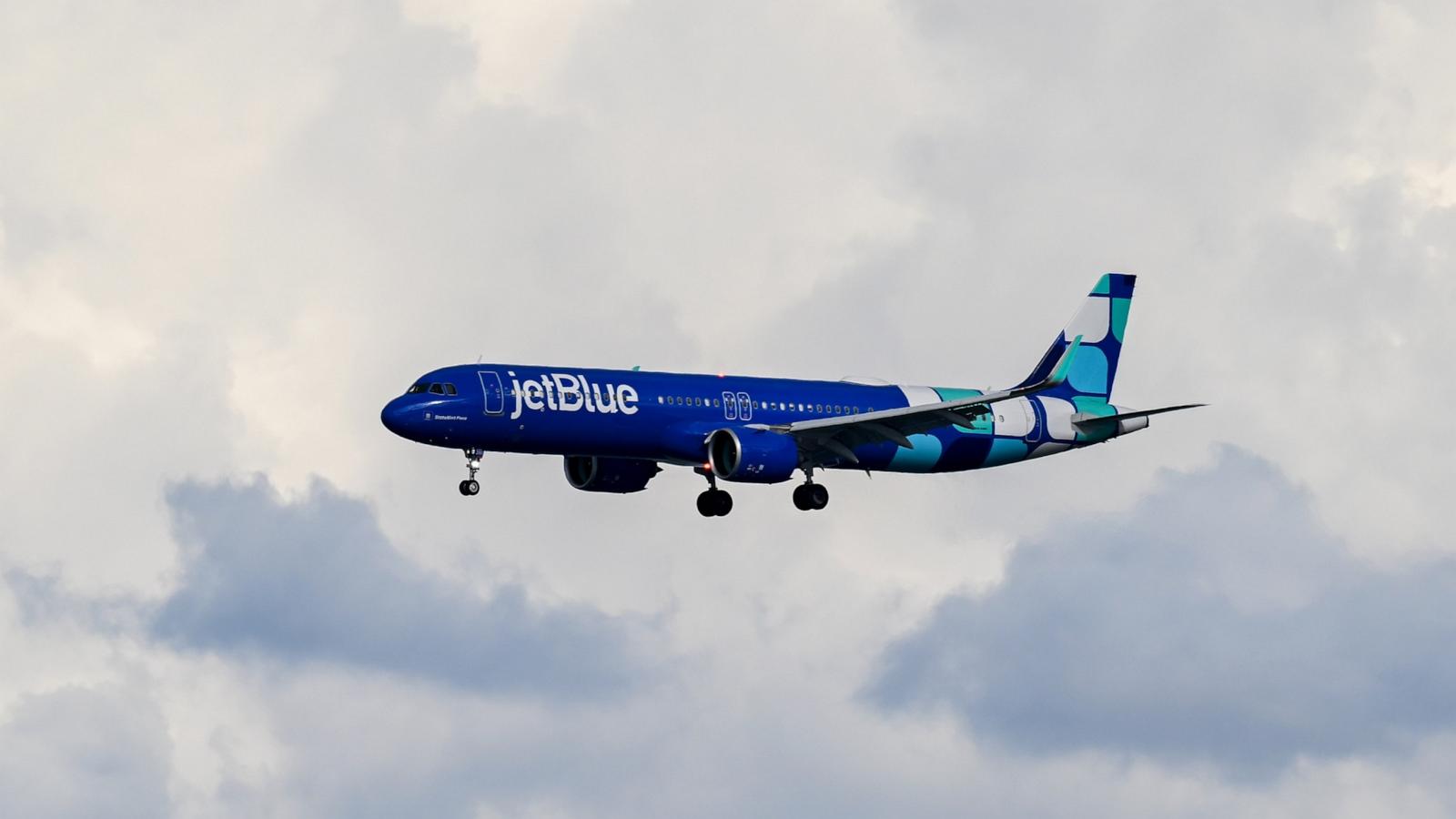 PHOTO: A JetBlue Airways plane lands at San Francisco International Airport (SFO) in San Francisco, California, February 7, 2025.