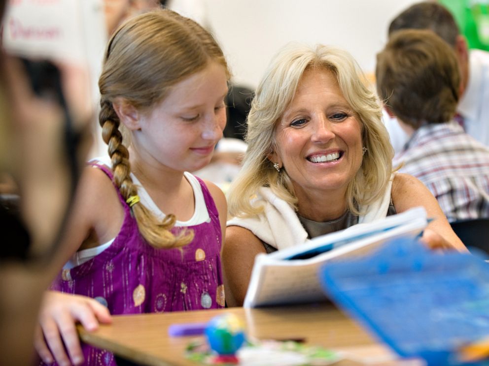 PHOTO: Jill Biden sits with second grader Madison LaValle on a tour of Fort Belvoir Elementary School with Secretary of Education Arne Duncan, June 22, 2010.