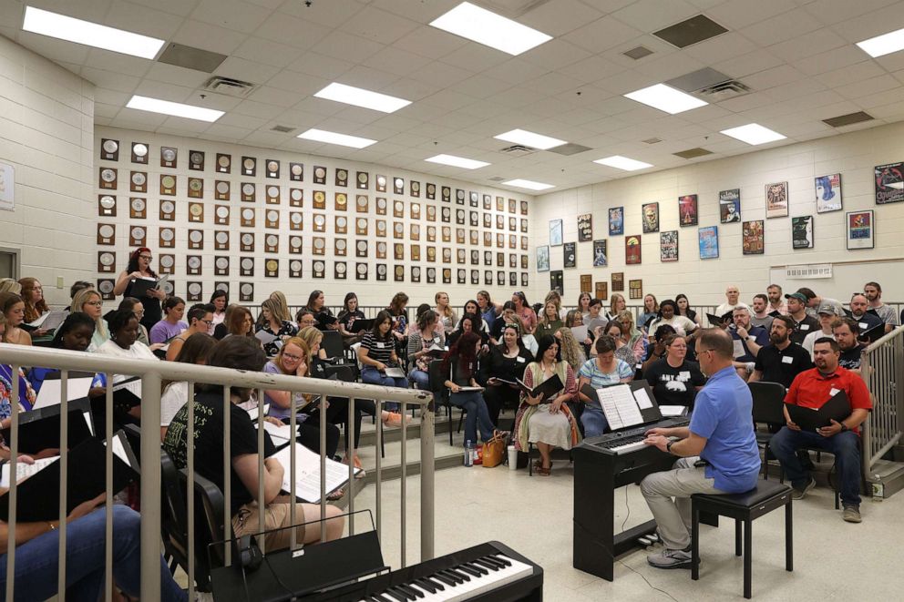 PHOTO: Jim Stanley told "Good Morning America" nearly 100 of his former students from across the U.S. and Canada returned to Cartersville High School to join an alumni concert in his honor.