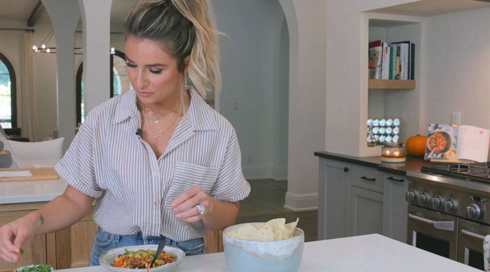 PHOTO: Jessie James Decker plates a dish for "Good Morning America" from her new cookbook "Just Feed Me."