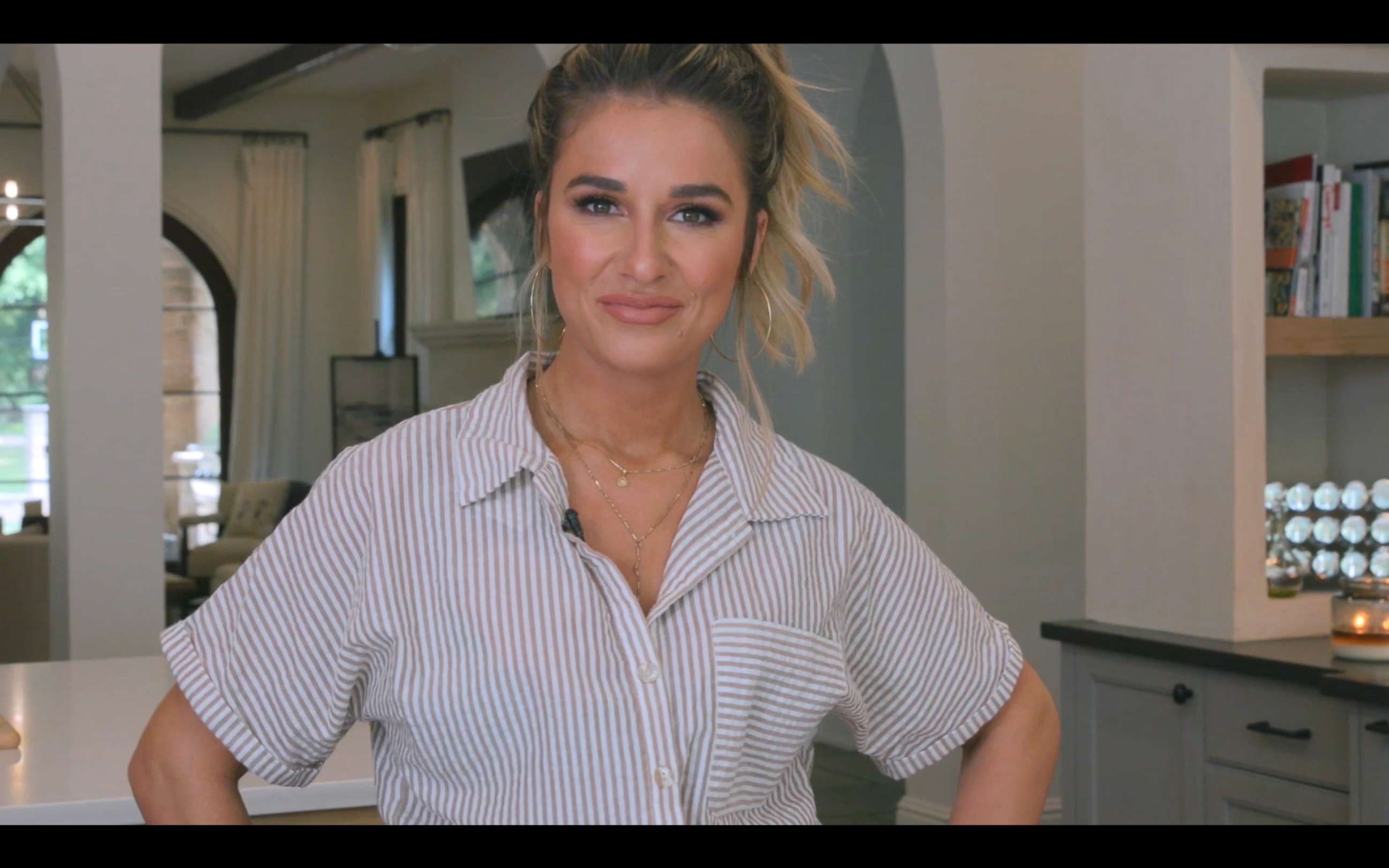 PHOTO: Jessie James Decker speaks to "Good Morning America" about recipes from her new cookbook "Just Feed Me."