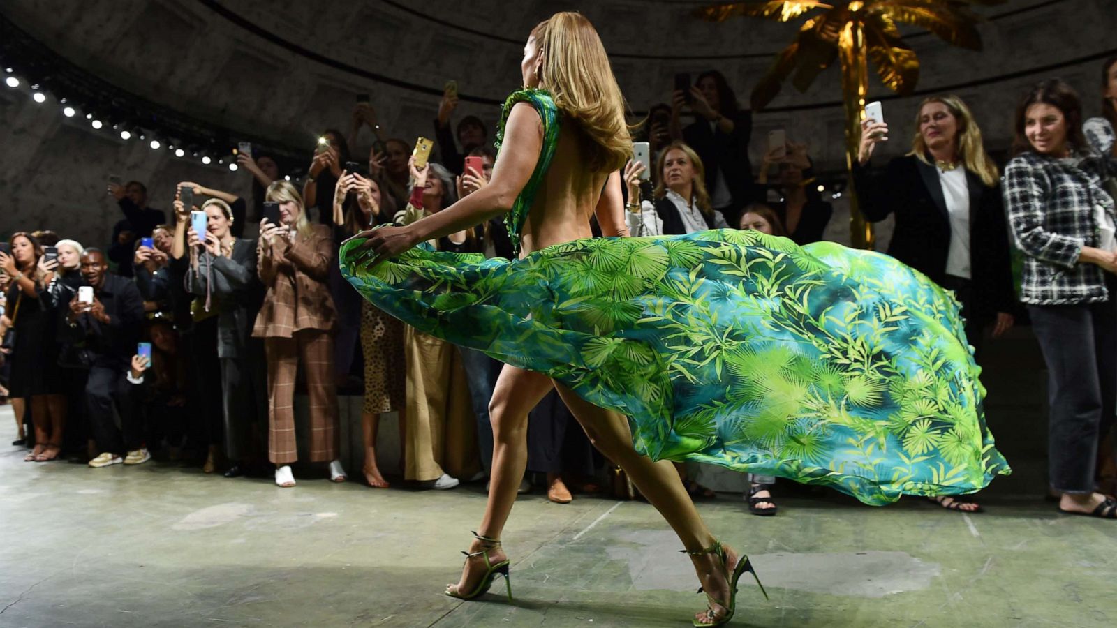 Google, Show Me The Real Jungle Dress. Versace SS20 – Design