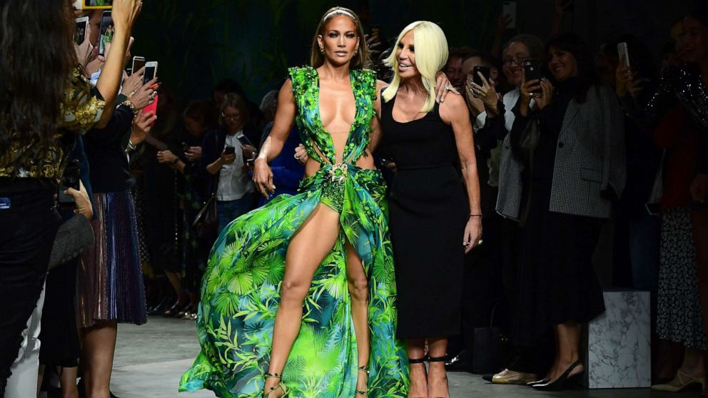 Jennifer Lopez closes Versace  Spring 2020  in dress  that 