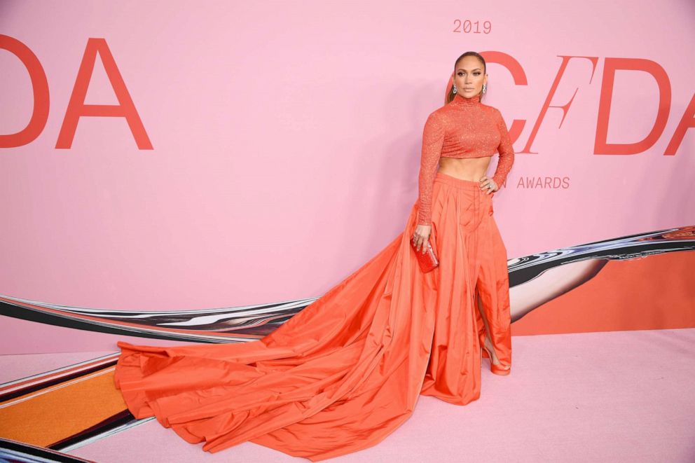 PHOTO:Jennifer Lopez poses with the Fashion Icon Award during Winners Walk during the CFDA Fashion Awards at the Brooklyn Museum of Art, June 3, 2019, in New York City.