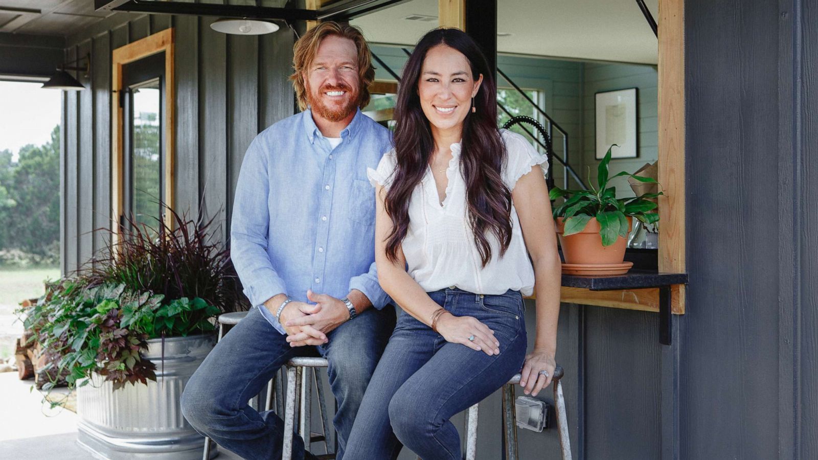 PHOTO: Chip and Joanna Gaines are pictured in a promotional image for their HGTV show, "Fixer Upper."