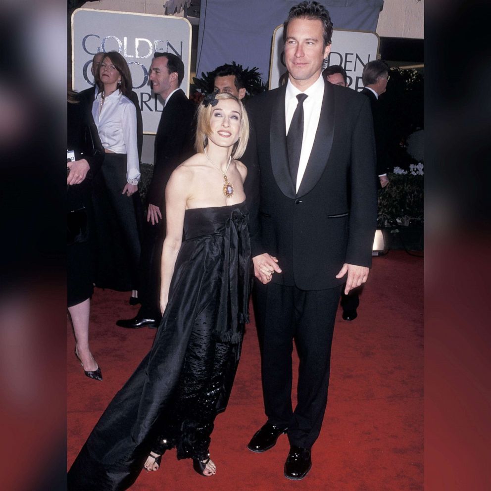 PHOTO: Sarah Jessica Parker and John Corbett attend the 59th Annual Golden Globe Awards on Jan. 20, 2002, in Beverly Hills, Calif.