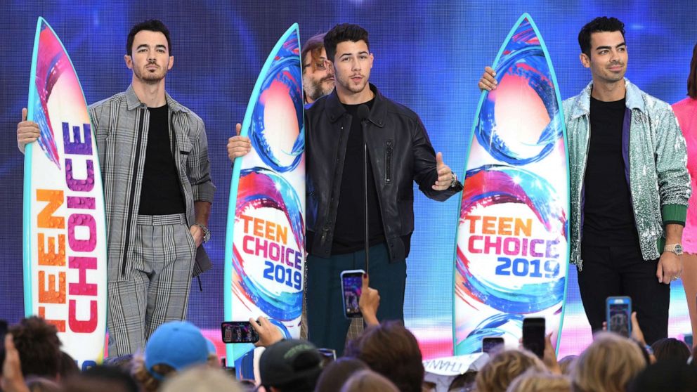 The Jonas Brother received the "Decade Award" at the Teen Choice Awards.