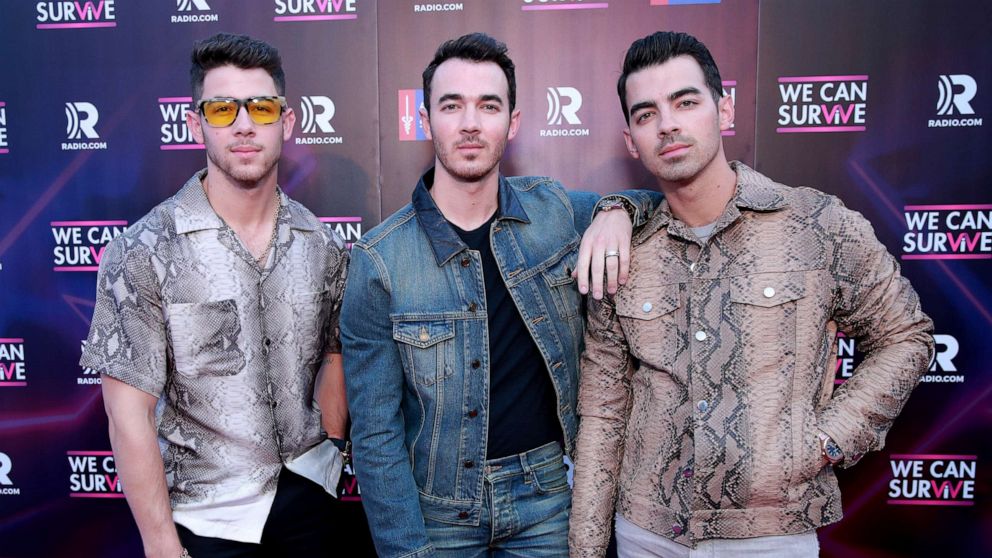VIDEO: Jonas Brothers release new holiday song, 'Like its Christmas'