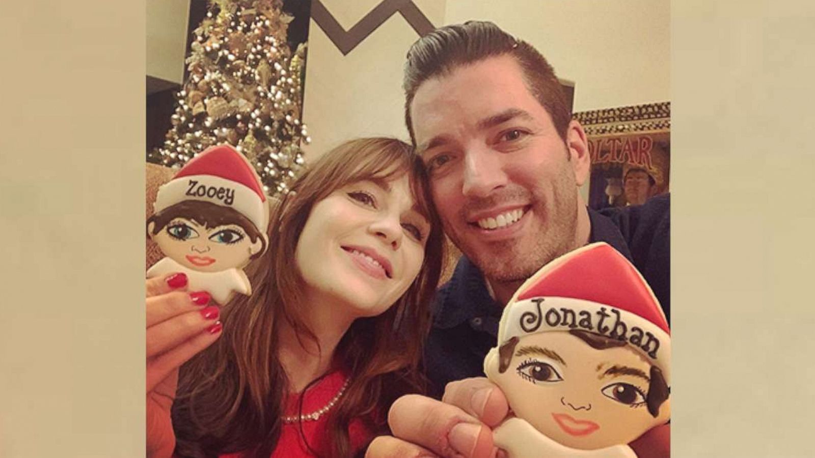 PHOTO: Zooey Deschanel and Jonathan Scott show off their Christmas cookie doppelgangers.