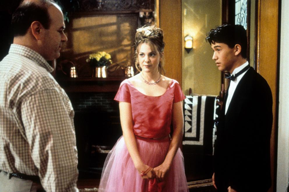 PHOTO: Larry Miller stands before Larisa Oleynik and Joseph Gordon-Levitt in a scene from the film "10 Things I Hate About You."