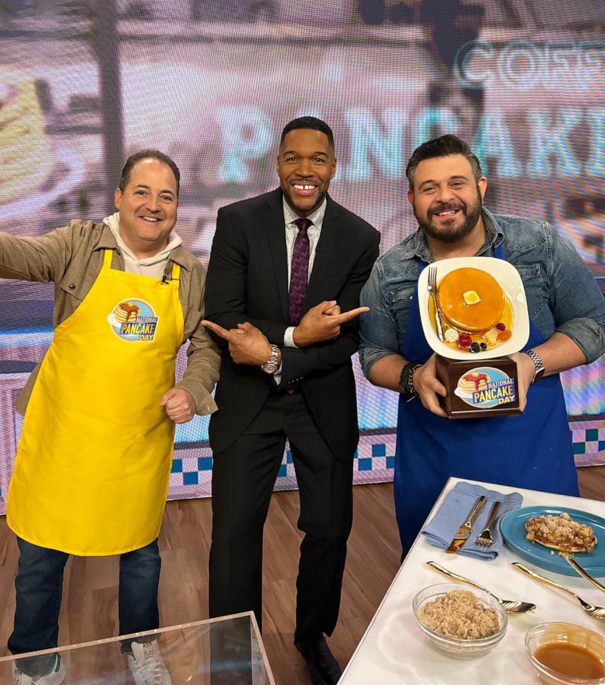 PHOTO: Chefs Josh Capon and Adam Richman with Michael Strahan on "Good Morning America."