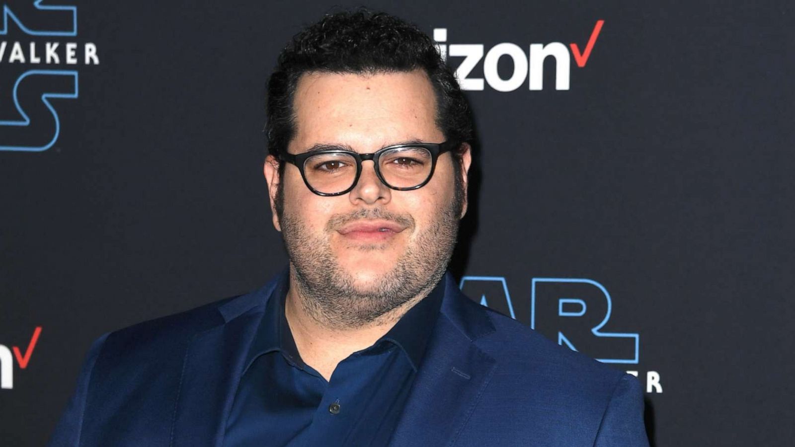 PHOTO: HOLLYWOOD, CALIFORNIA - DECEMBER 16: Josh Gad arrives at the premiere of Disney's "Star Wars: The Rise Of The Skywalker" on December 16, 2019 in Hollywood, California. (Photo by Kevin Winter/Getty Images)