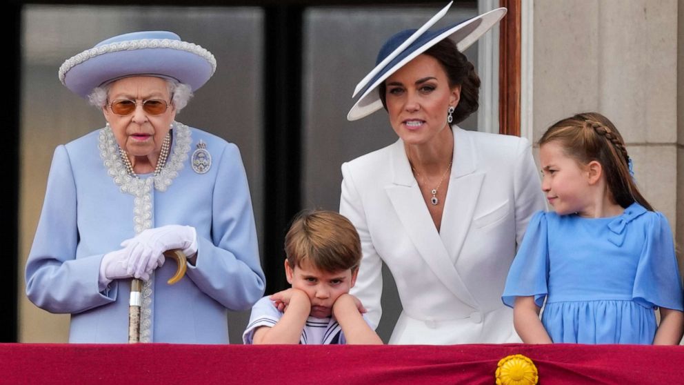 PHOTO: Queen Elizabeth II, Prince Louis, Kate, Duchess of Cambridge, and Princess Charlotte on the balcony of Buckingham Palace, London, June 2, 2022.