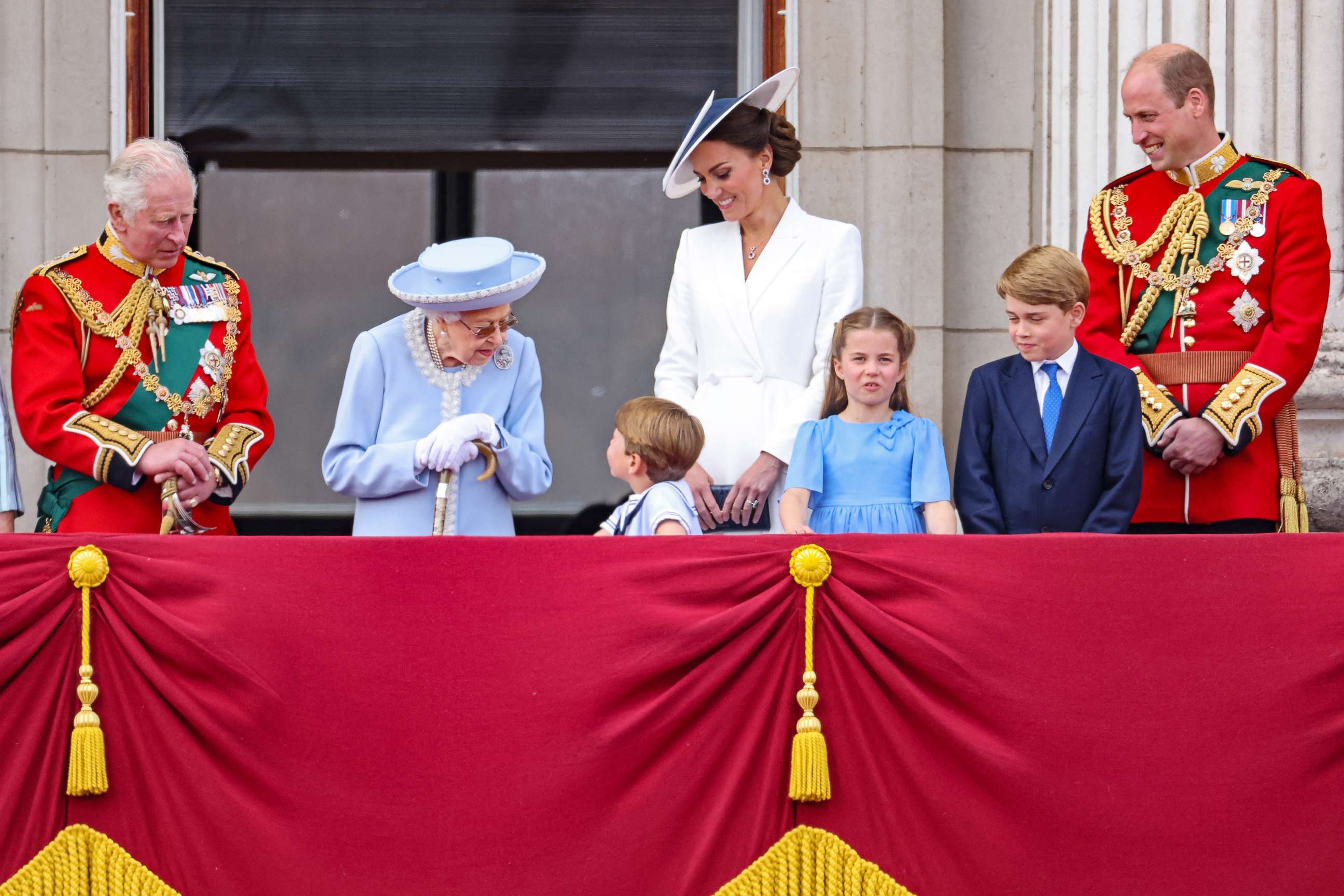 PHOTO: Prince Charles, Queen Elizabeth II, Prince Louis, Catherine, Duchess of Cambridge, Princess Charlotte, Prince George and Prince William on the balcony of Buckingham Palace during the Trooping the Color parade on June 2, 2022 in London.