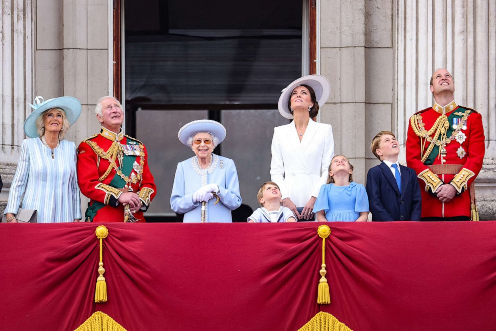 PHOTO: The Royal family watches the RAF flypast on the balcony of Buckingham Palace during the Trooping the Color parade on June 2, 2022 in London.