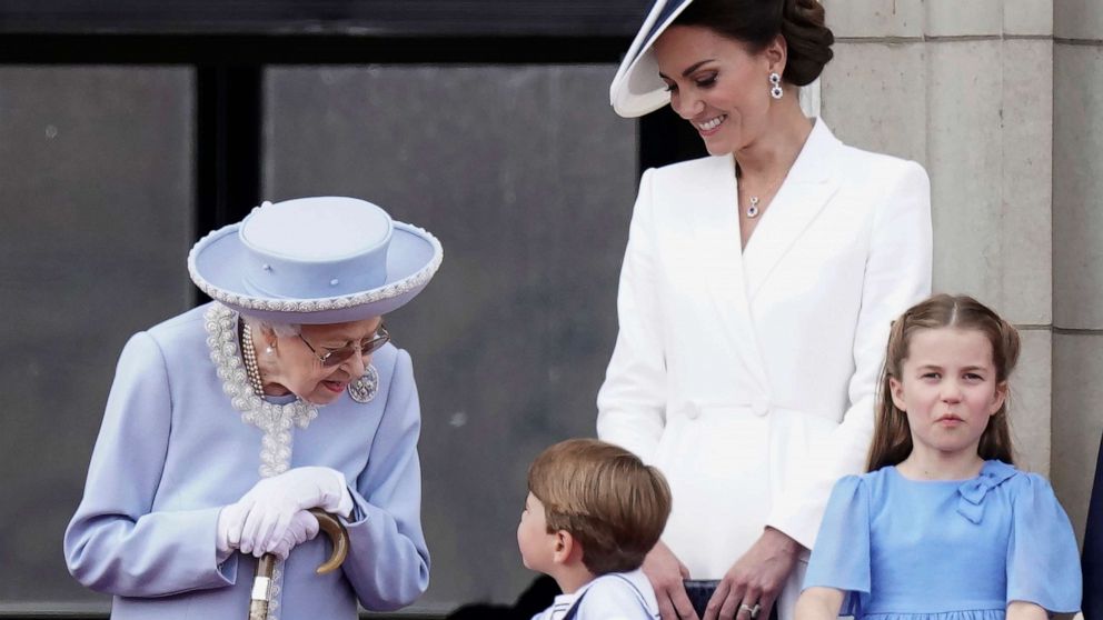 PHOTO: Queen Elizabeth II, Kate, Duchess of Cambridge, Prince Louis, Princess Charlotte watch from the balcony of Buckingham Place after the Trooping the Color ceremony in London, June 2, 2022.