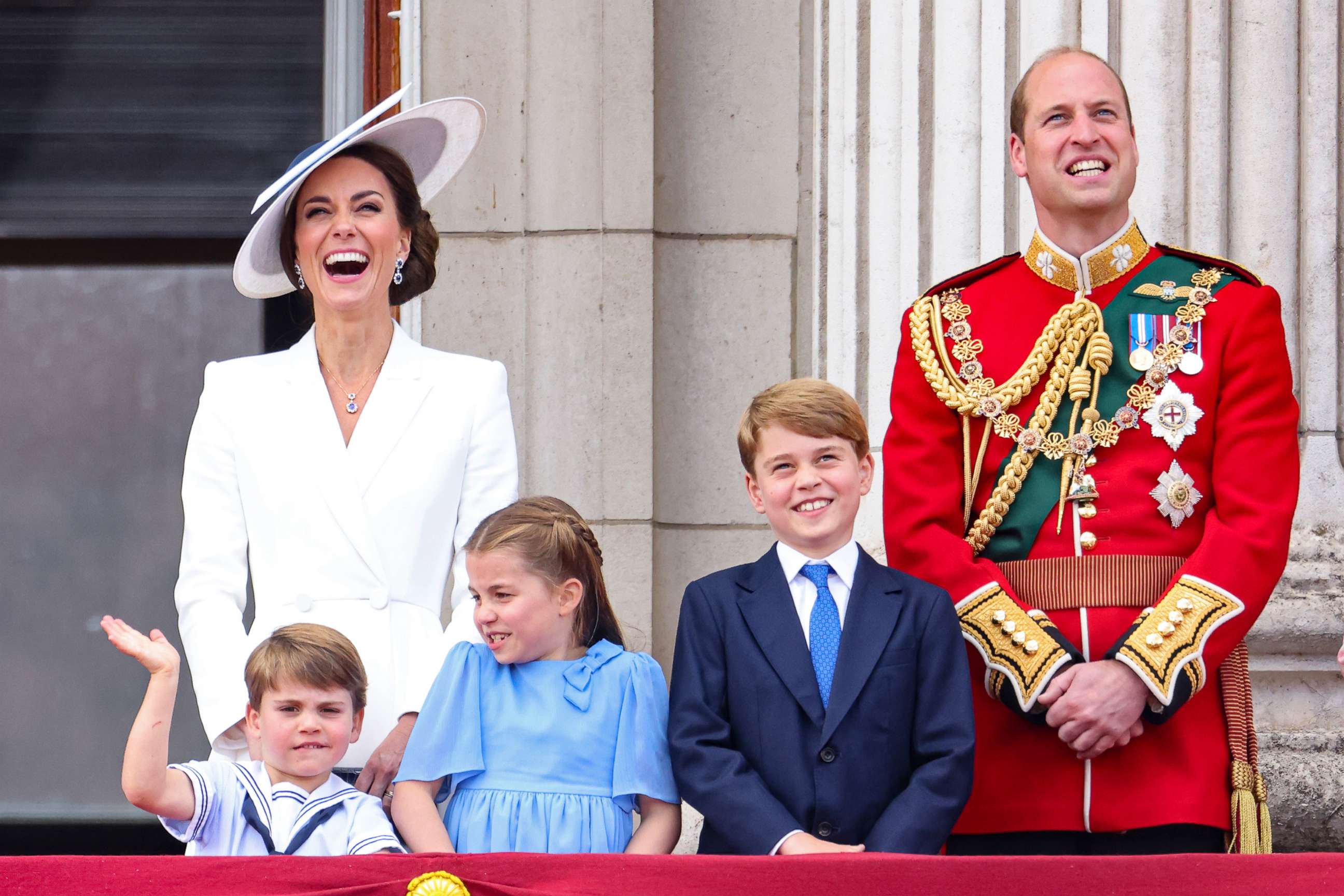 PHOTO: Prince Louis, Catherine, Duchess of Cambridge, Princess Charlotte, Prince George and Prince Willia watch the RAF flypast on the balcony of Buckingham Palace during the Trooping the Color parade on June 2, 2022 in London.
