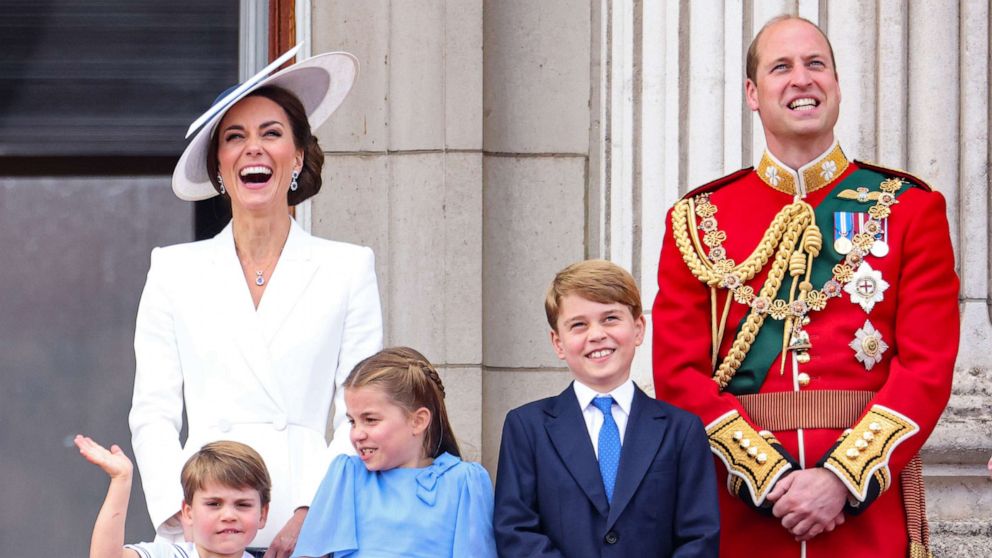 PHOTO: Prince Louis, Catherine, Duchess of Cambridge, Princess Charlotte, Prince George and Prince Willia watch the RAF flypast on the balcony of Buckingham Palace during the Trooping the Color parade on June 2, 2022 in London.