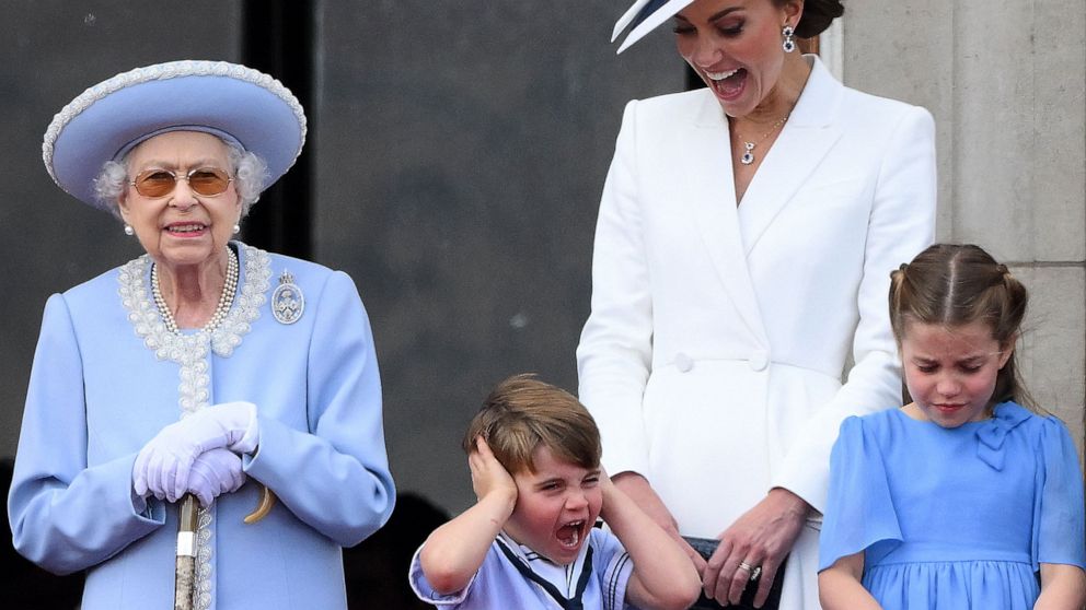 PHOTO: Catherine, Duchess of Cambridge, (2R) reacts as Britain's Prince Louis of Cambridge (2L) covers his ears, as they stand with Queen Elizabeth II (L), and  Princess Charlotte of Cambridge in London, June 2, 2022.