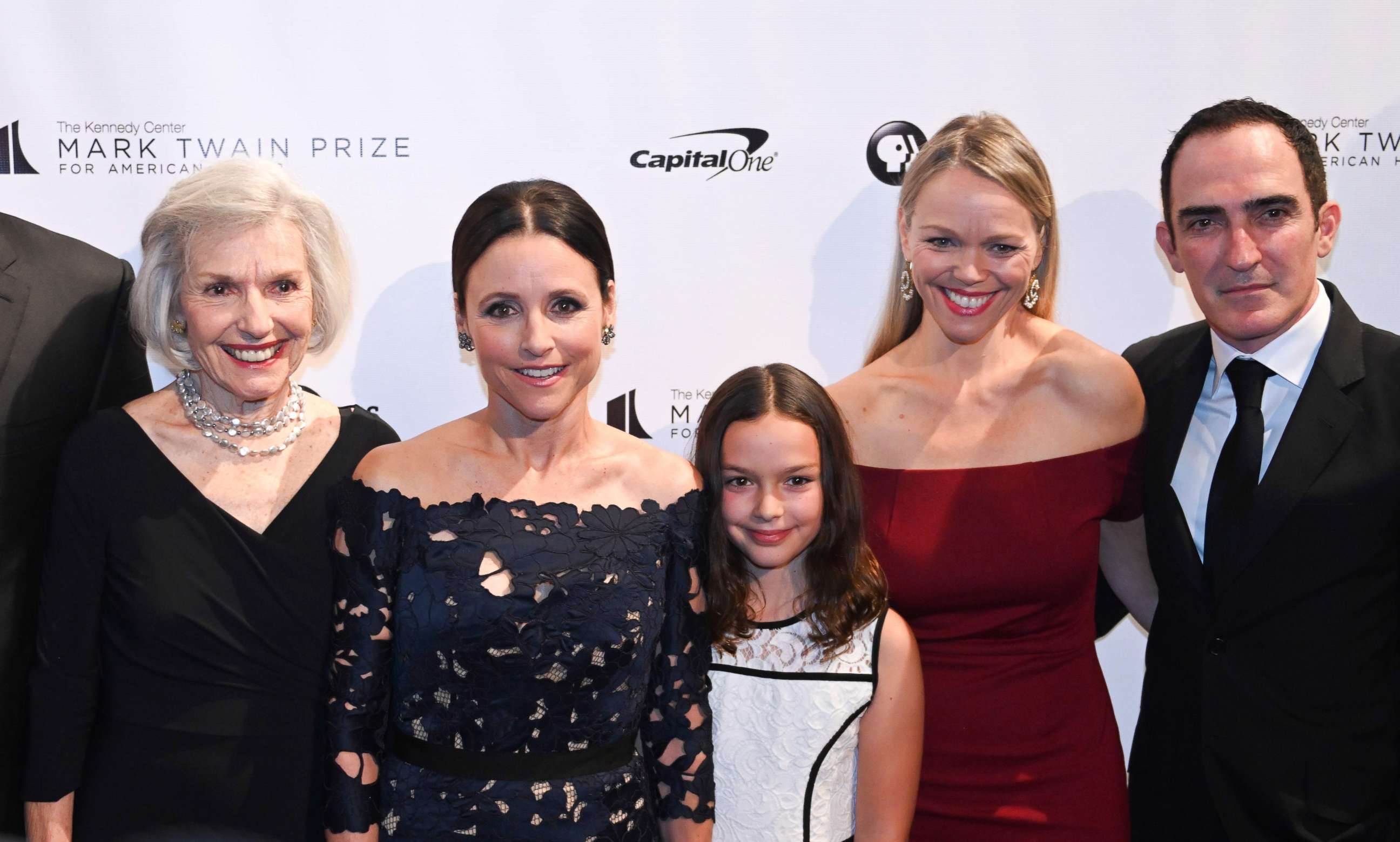 PHOTO: Julia Louis-Dreyfus poses with her family on the red carpet for the 21st Annual Mark Twain Prize for American Humor at the Kennedy Center in Washington, D.C., Oct. 21, 2018.
