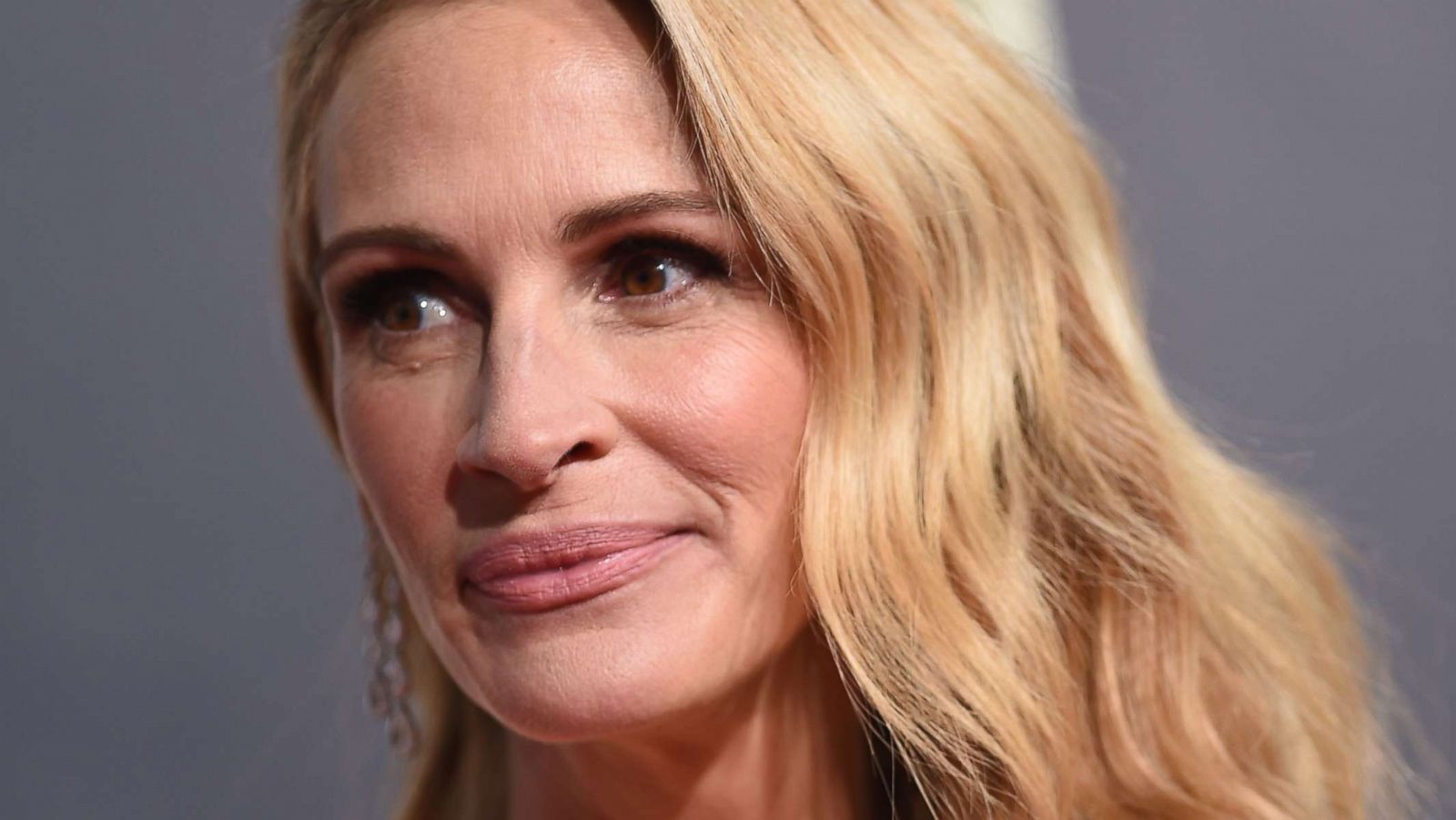 PHOTO: Julia Roberts arrives for the 76th annual Golden Globe Awards on Jan. 6, 2019, in Beverly Hills, Calif.