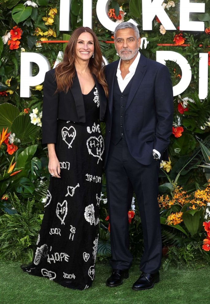 PHOTO: Julia Roberts and George Clooney attend the "Ticket To Paradise" world premiere, Sept. 7, 2022, in London. 