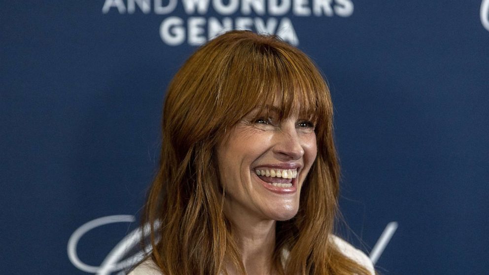 Julia Roberts put a lot of bang into her new hair look - ABC News
