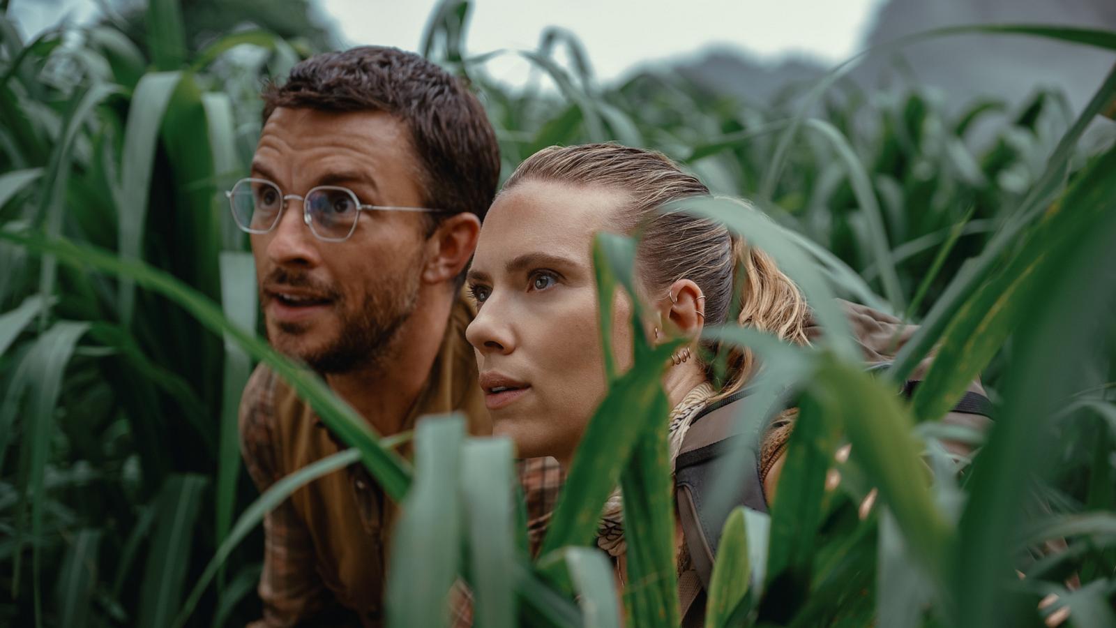 PHOTO: Jonathan Bailey as paleontologist Dr. Henry Loomis and Scarlett Johansson as skilled covert operations expert Zora Bennett in "Jurassic World Rebirth," 2024.