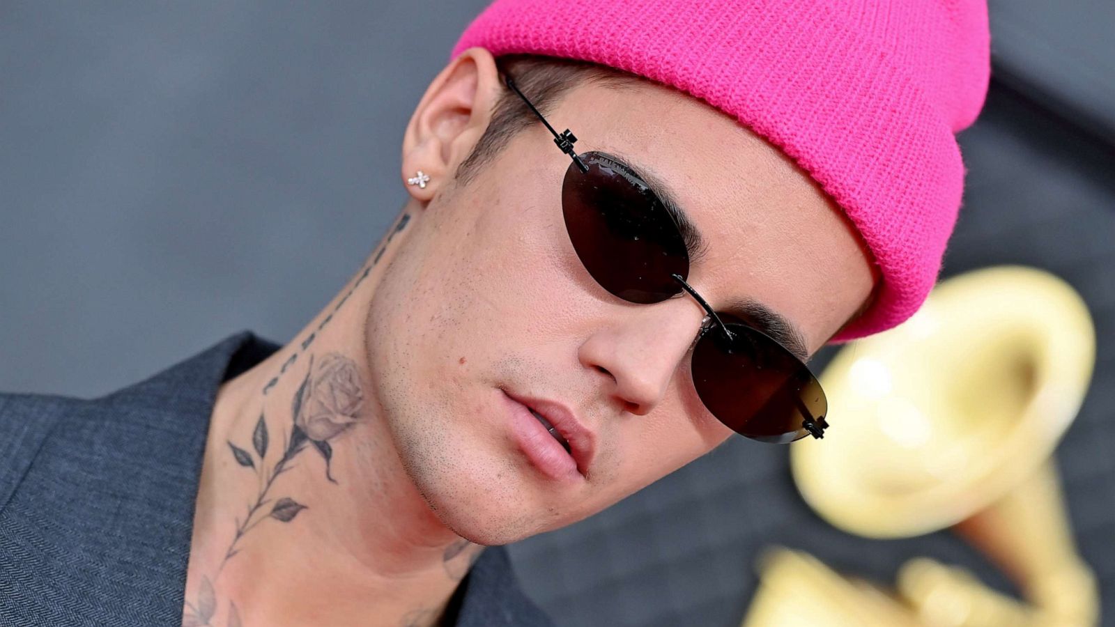 Justin Bieber shows off his tattoos as he goes shirtless mum on Selena  Gomezs abuse accusations  Daily Mail Online