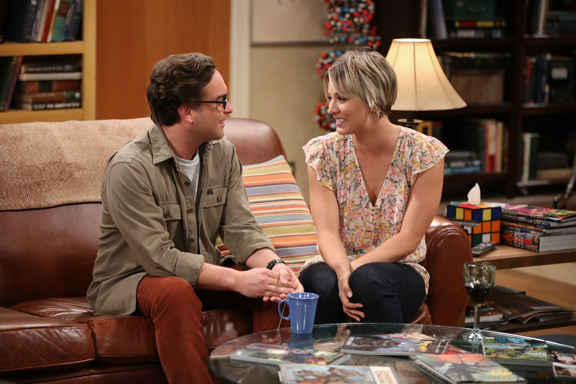 Kaley Cuoco Johnny Galecki Reflect On Real Life Romance During The Big Bang Theory Abc News 
