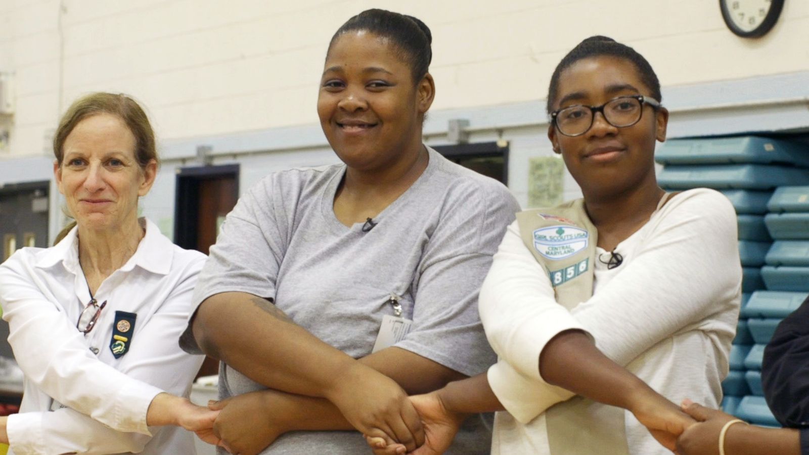 PHOTO: Kamisha Loftin, center, and her daughter D'Amoni Loftin, 12, take part in a Girl Scouts circle at the Maryland Correctional Institution for Women in Jessup, Md., in September 2018.