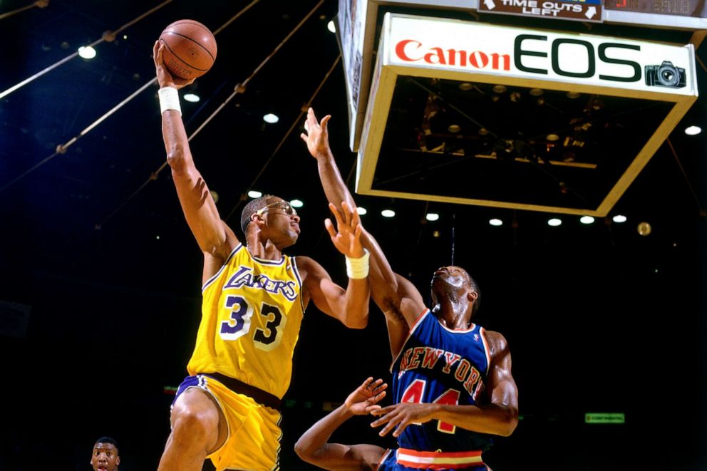 PHOTO: Kareem Abdul-Jabbar #33 of the Los Angeles Lakers shoots the ball against the New York Knicks on January 22, 1988 at The Forum in Inglewood, California.