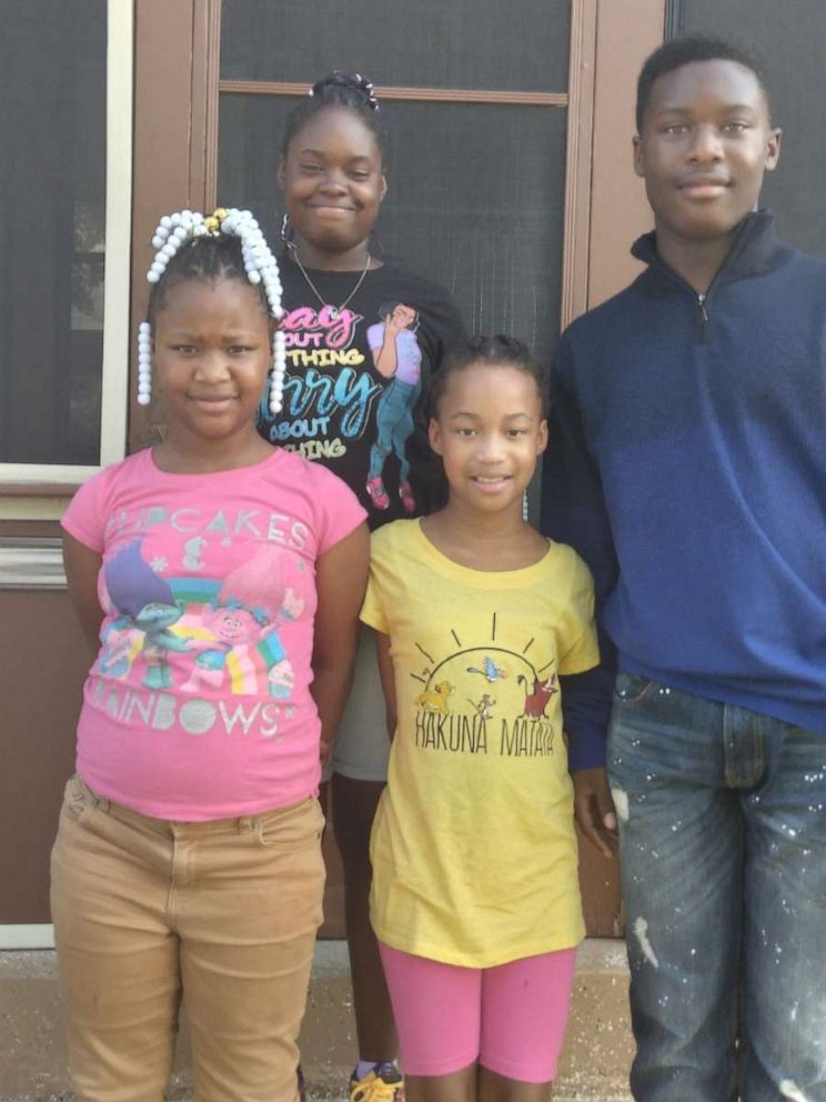 PHOTO: Karen and Tobias Thompson, from Ohio, adopted twins Wilnya and William, 14, and Sharnia and Sharleathea, 9, to keep the family together.