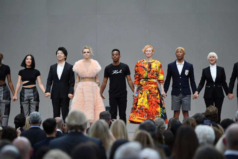 PHOTO: Lang Lang, Cara Delevingne, Lil Buck, Robert Lang Lang, Cara Delevingne, Lil Buck, Robert Carsen, Tilda Swinton, Pharell Williams and Helen Mirren pose on stage during the Karl Lagerfeld Homage at Grand Palais on June 20, 2019, in Paris.